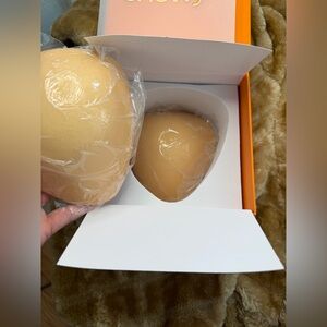 SNOWY Sticky Inserts - Instant Boost NIB Size D Color Beige